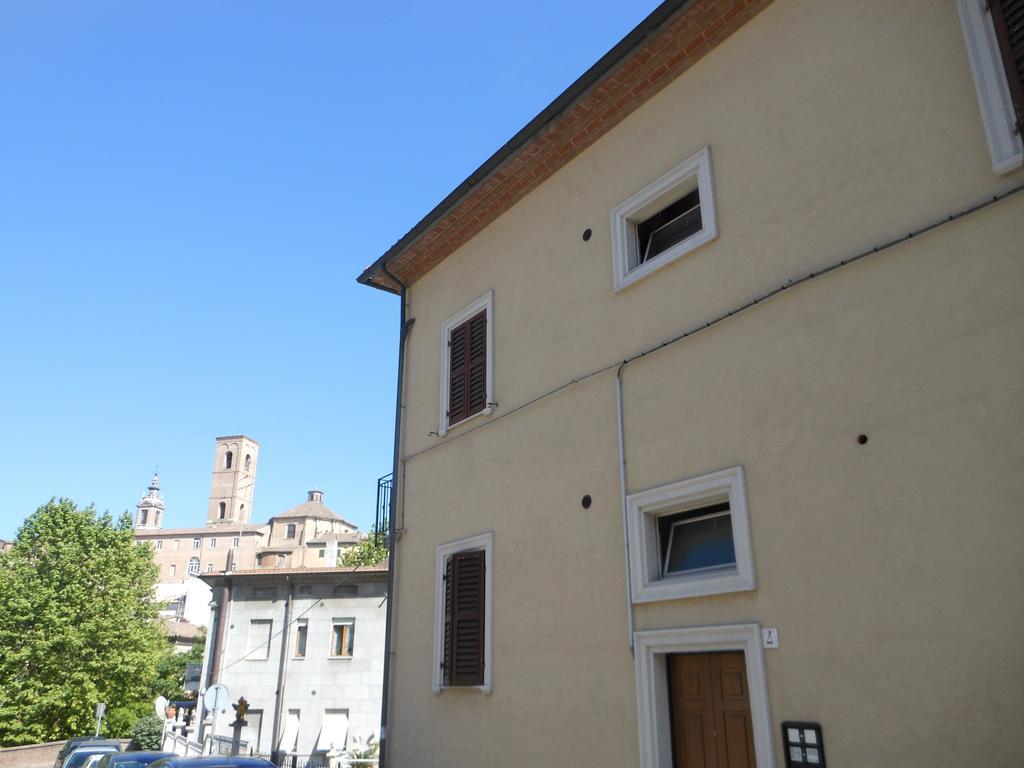 B&B La Luna Dal Borgo Iesi Oda fotoğraf