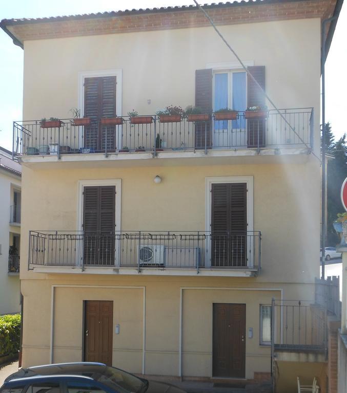 B&B La Luna Dal Borgo Iesi Oda fotoğraf