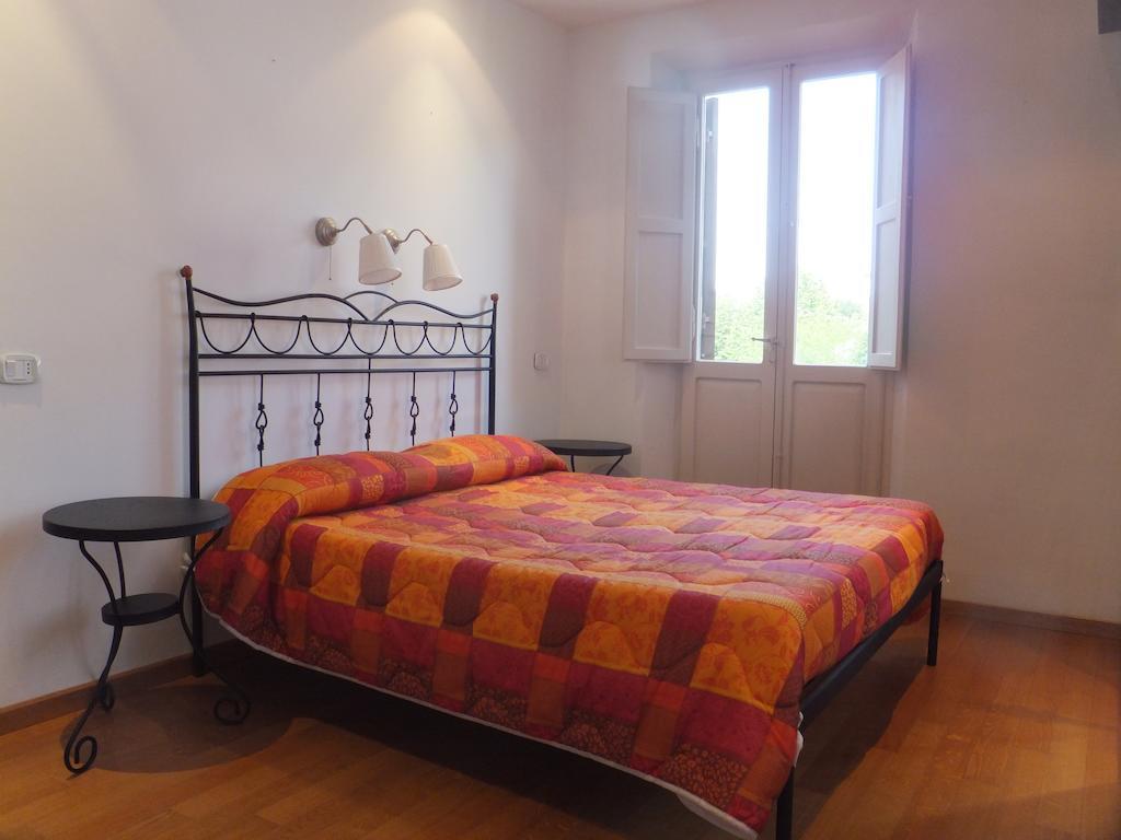 B&B La Luna Dal Borgo Iesi Oda fotoğraf